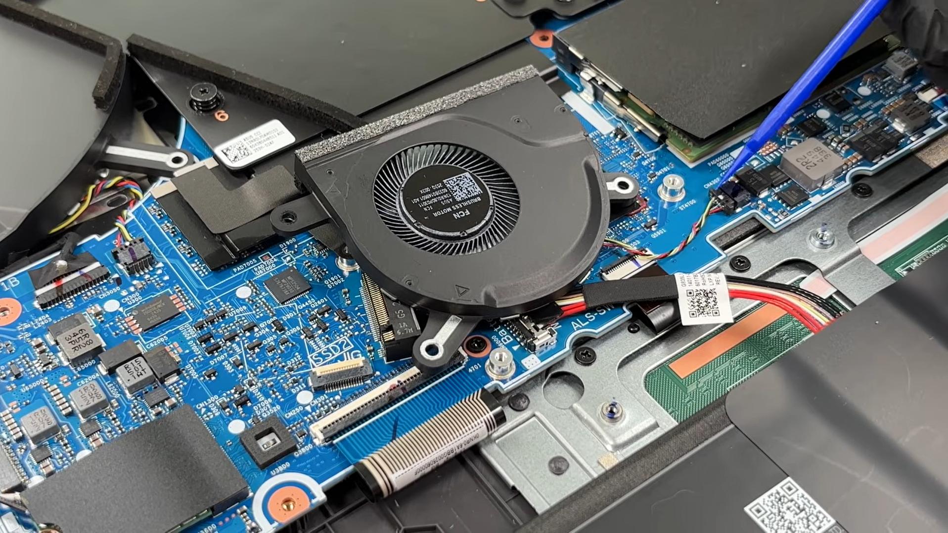 آموزش باز کردن لپ‌تاپ ASUS ROG Strix G18 2025