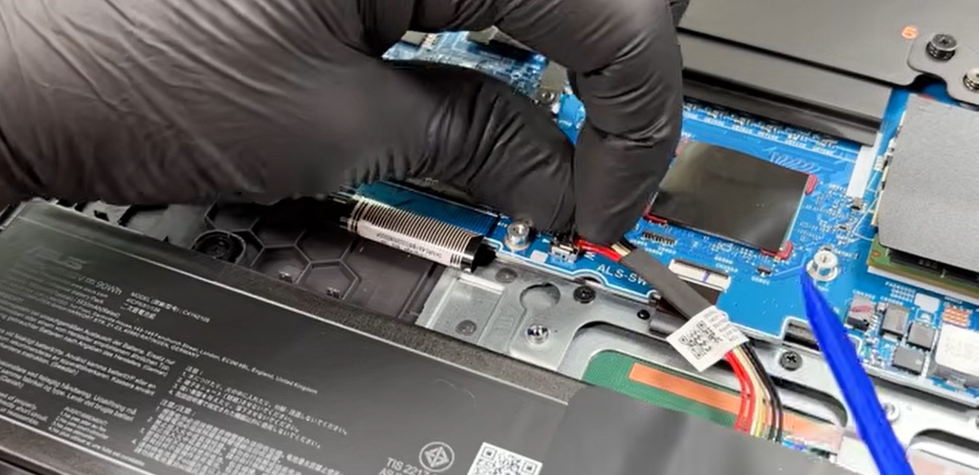 آموزش باز کردن لپ‌تاپ ASUS ROG Strix G18 2025