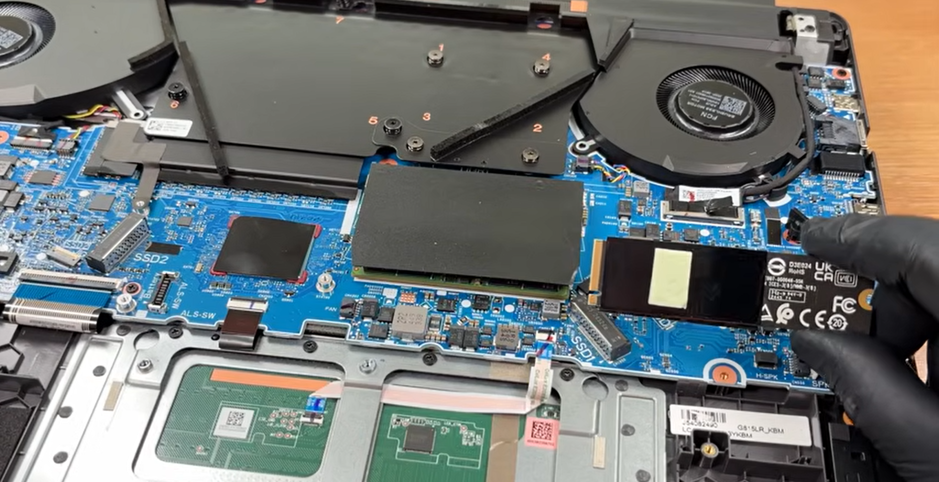 آموزش باز کردن لپ‌تاپ ASUS ROG Strix G18 2025